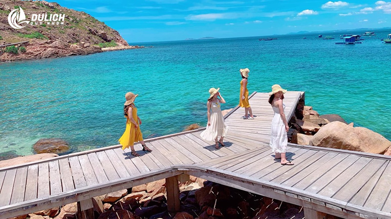 Không thể bỏ lỡ view “sống ảo” tại cây cầu gỗ  