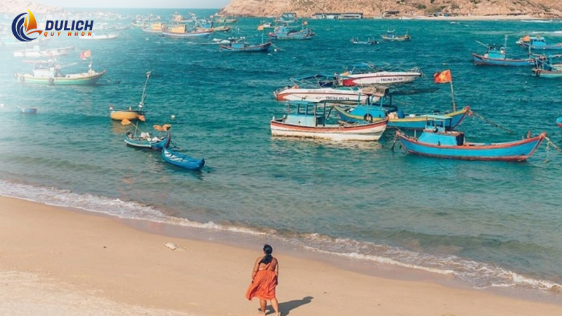 Hòa mình vào cuộc sống yên bình ở làng chài Nhơn Hải 