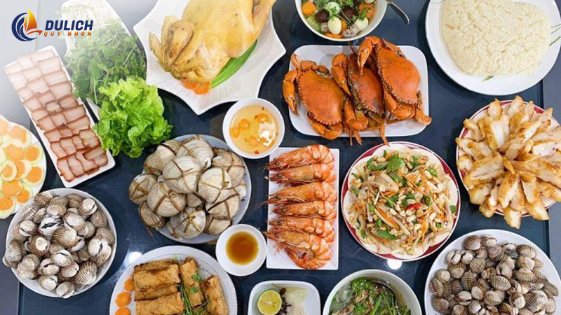 Hải sản được người dân trực tiếp đánh bắt, đảm bảo hương vị tươi ngon 