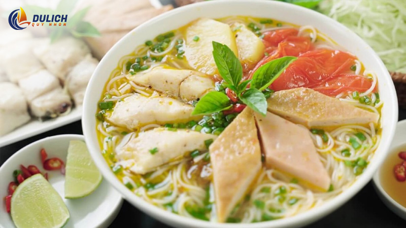 Bún chả cá là một trong những món ăn đặc sản không thể bỏ qua khi đến Hòn Khô 