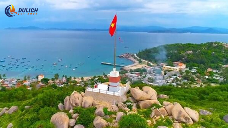 Cột cờ Thanh Niên là biểu tượng thiêng liêng và niềm tự hào của người dân quần đảo 