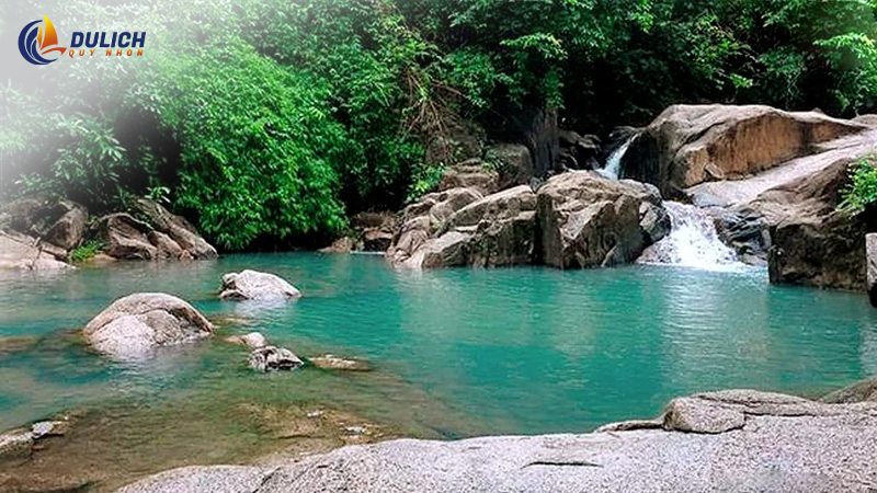 Suối tiên, hay còn gọi là giếng ông tiên 