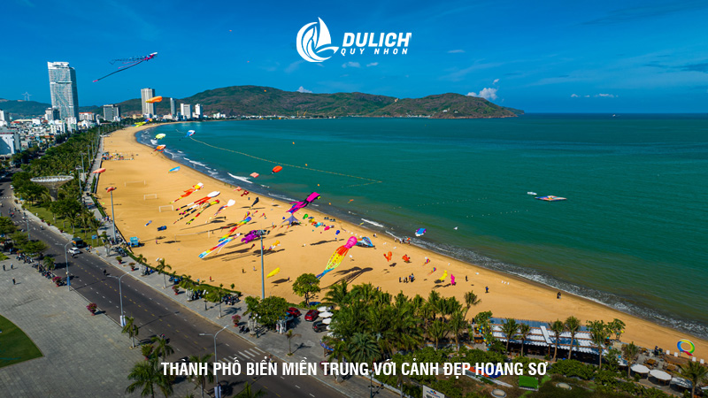 Thành phố biển miền Trung với cảnh đẹp hoang sơ