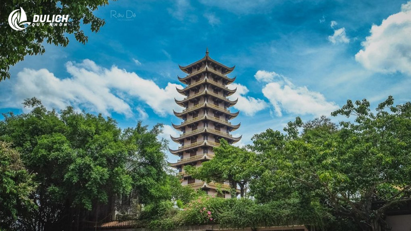 Khách sạn gần Chùa Thiên Hưng