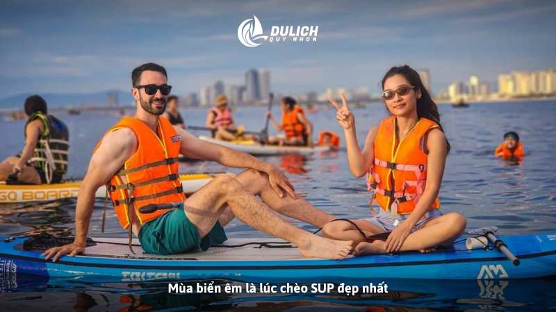 Mùa biển êm là lúc chèo SUP đẹp nhất