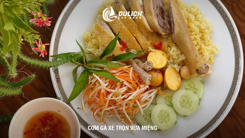 Cơm gà xé trộn vừa miệng
