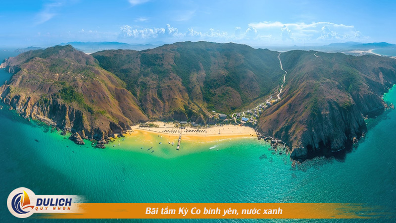 Bãi tắm Kỳ Co bình yên, nước xanh
