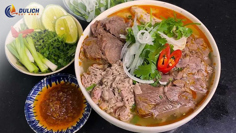 Món ăn tối hấp dẫn ở Quy Nhơn - Bún bò giò