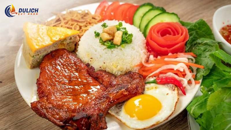 Thưởng thức cơm tấm đêm ở Quy Nhơn 