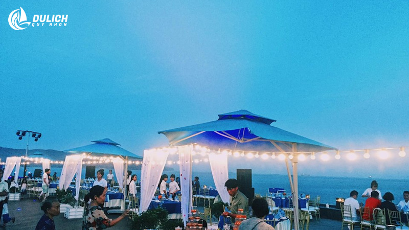 S.Blue Restaurant & Bar – không gian lãng mạn ven biển