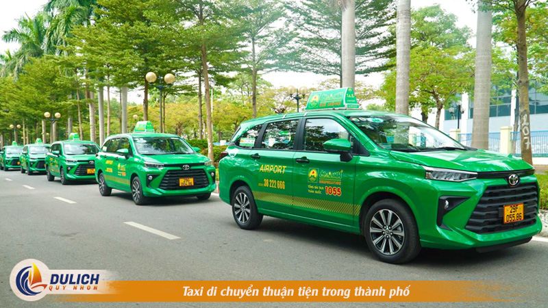 Taxi di chuyển thuận tiện trong thành phố