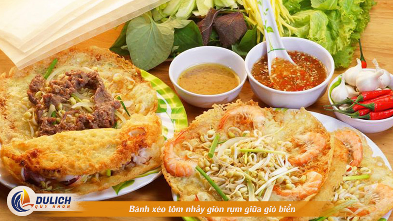 Bánh xèo tôm nhảy giòn rụm giữa gió biển