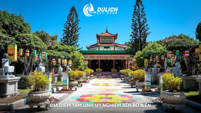 Địa điểm tâm linh uy nghiêm bên bờ biển