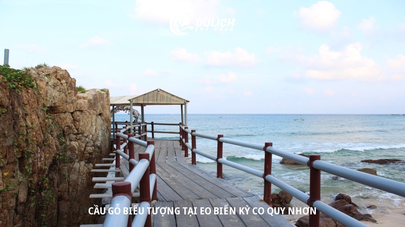 Cầu Gỗ biểu tượng tại eo biển Kỳ Co Quy Nhơn
