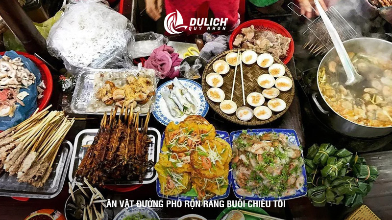 Ăn vặt đường phố rộn ràng buổi chiều tối