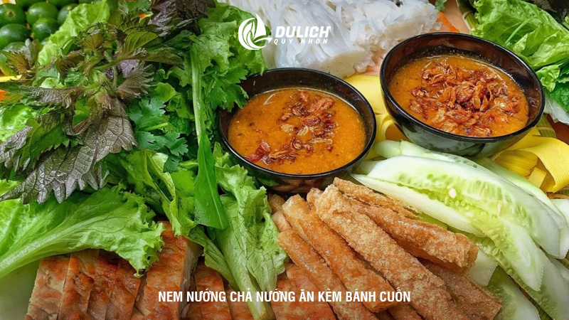 Nem nướng chả nướng ăn kèm bánh cuốn