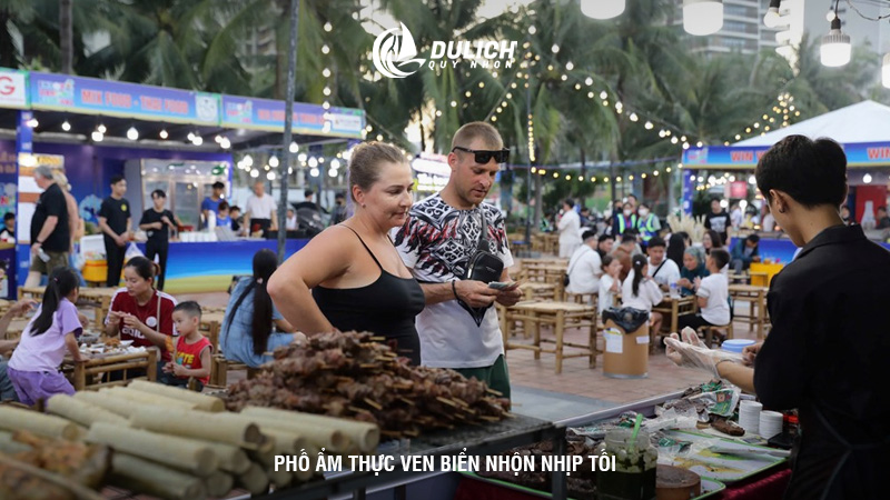 Phố ẩm thực ven biển nhộn nhịp tối