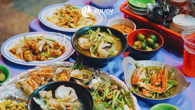 Thưởng thức hải sản phố biển tại ốc Khánh