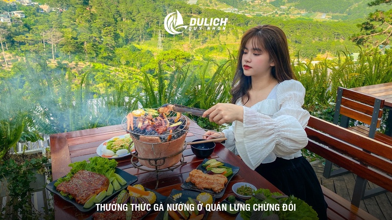 Thưởng thức gà nướng ở quán lưng chừng đồi
