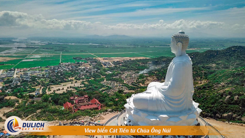 View biển Cát Tiến từ Chùa Ông Núi