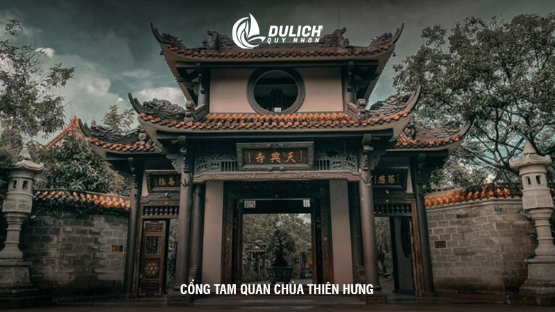 Cổng Tam Quan chùa Thiên Hưng 