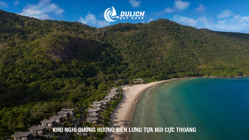 Khu nghỉ dưỡng hướng biển lưng tựa núi cực thoáng.