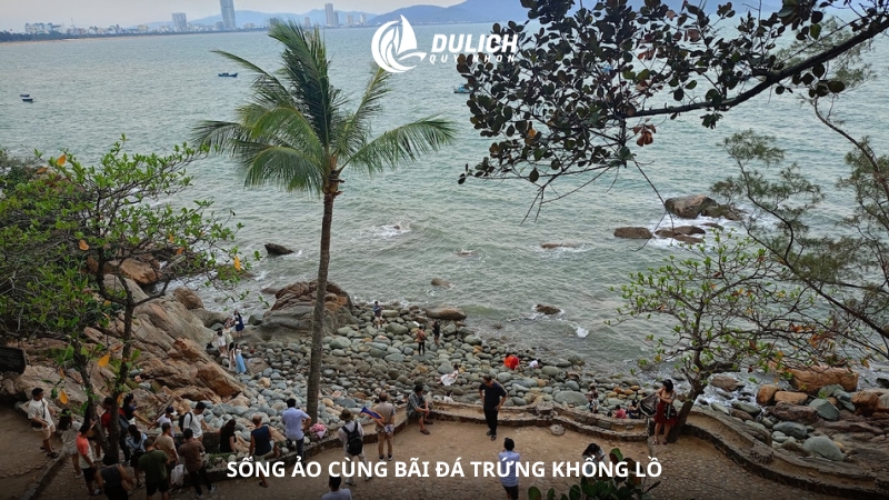 Sống ảo cùng bãi đá trứng khổng lồ