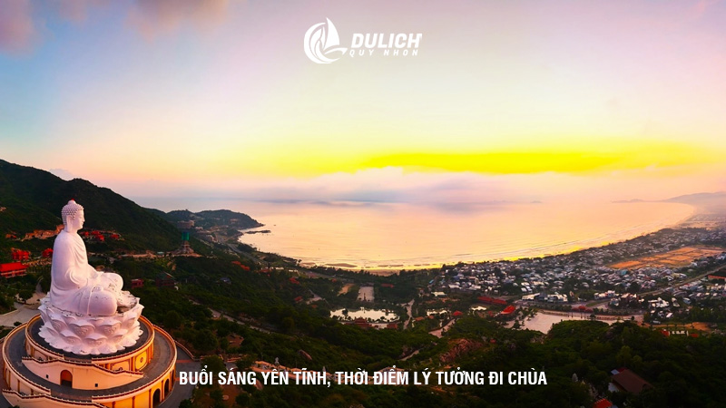 Buổi sáng yên tĩnh, thời điểm lý tưởng đi chùa