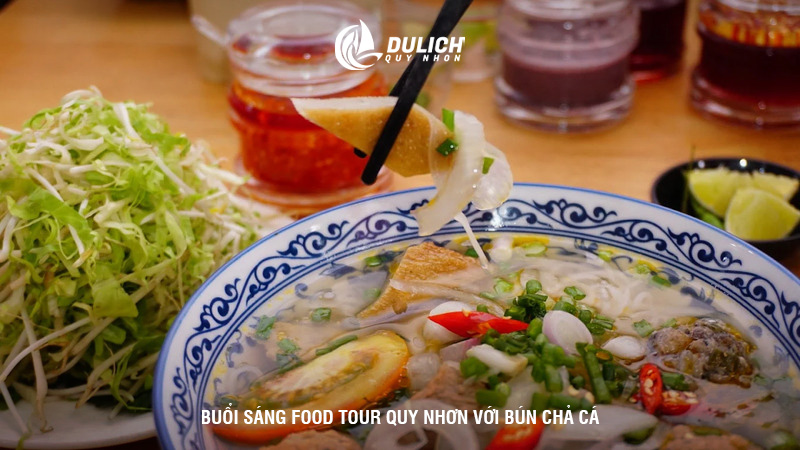 Buổi sáng food tour Quy Nhơn với bún chả cá