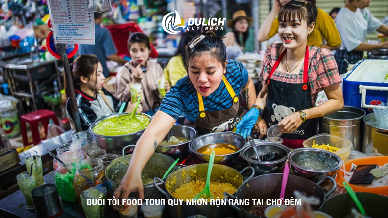 Buổi tối food tour Quy Nhơn rộn ràng tại chợ đêm