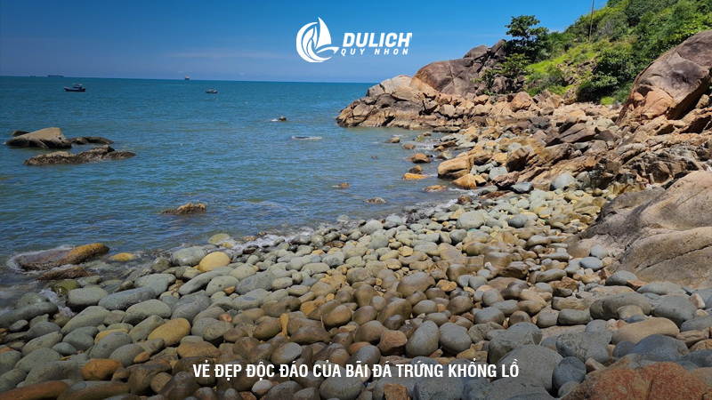 Vẻ đẹp độc đáo của bãi đá trứng khổng lồ
