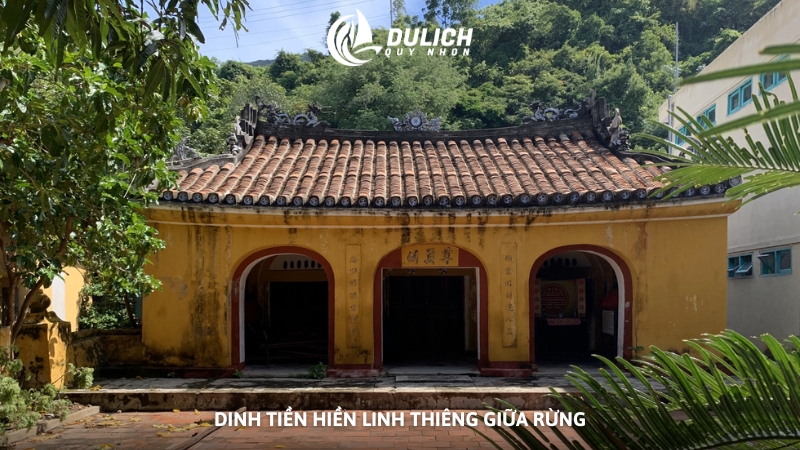 Dinh Tiền Hiền linh thiêng giữa rừng
