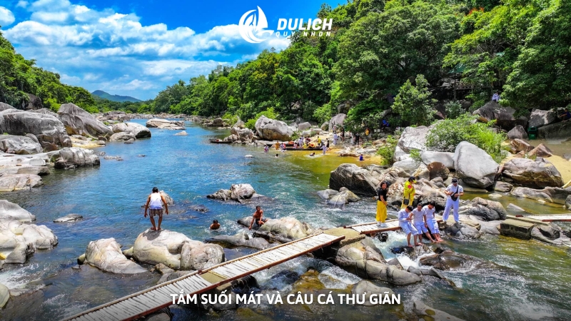 Tắm suối mát và câu cá thư giãn