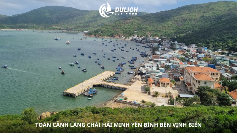 Toàn cảnh làng chài Hải Minh yên bình bên vịnh biển