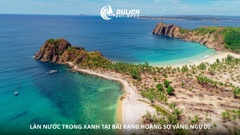 Làn nước trong xanh tại Bãi Rạng hoang sơ vắng người