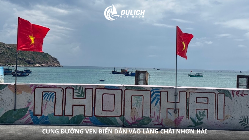 Cung đường ven biển dẫn vào làng chài Nhơn Hải