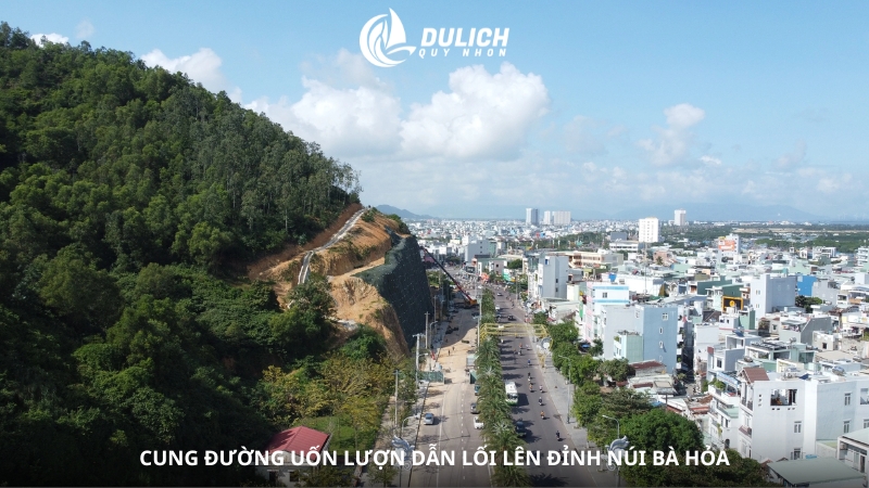 Cung đường uốn lượn dẫn lối lên đỉnh núi Bà Hỏa