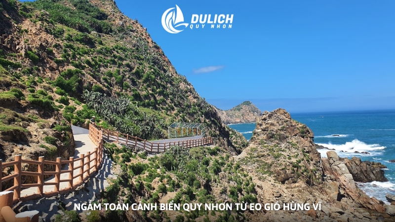 Ngắm toàn cảnh biển Quy Nhơn từ Eo Gió hùng vĩ