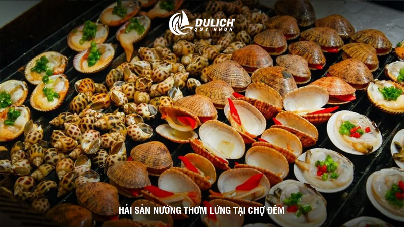 Hải sản nướng thơm lừng tại chợ đêm