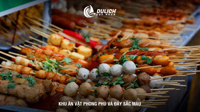 Khu ăn vặt phong phú và đầy sắc màu