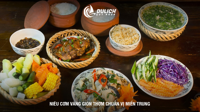 Niêu cơm vàng giòn thơm chuẩn vị miền Trung