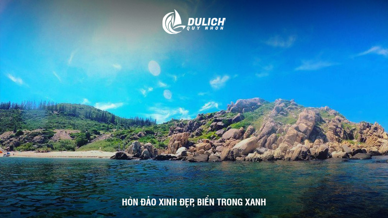 Hòn đảo xinh đẹp, biển trong xanh