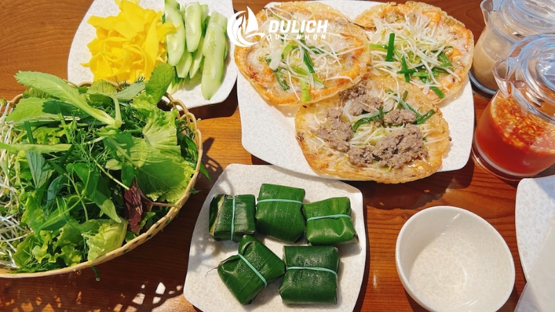 Vỏ bánh giòn rụm cùng tôm tươi rói