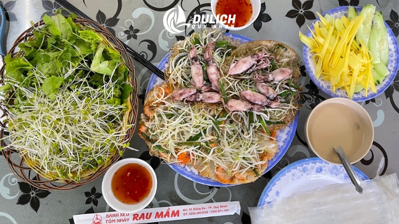 Thưởng thức bánh xèo Quy Nhơn ăn kèm rau mầm