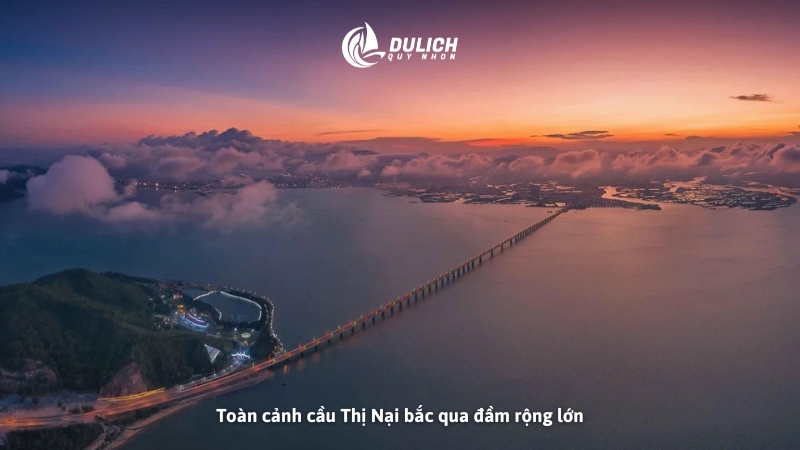 Toàn cảnh cầu Thị Nại bắc qua đầm rộng lớn