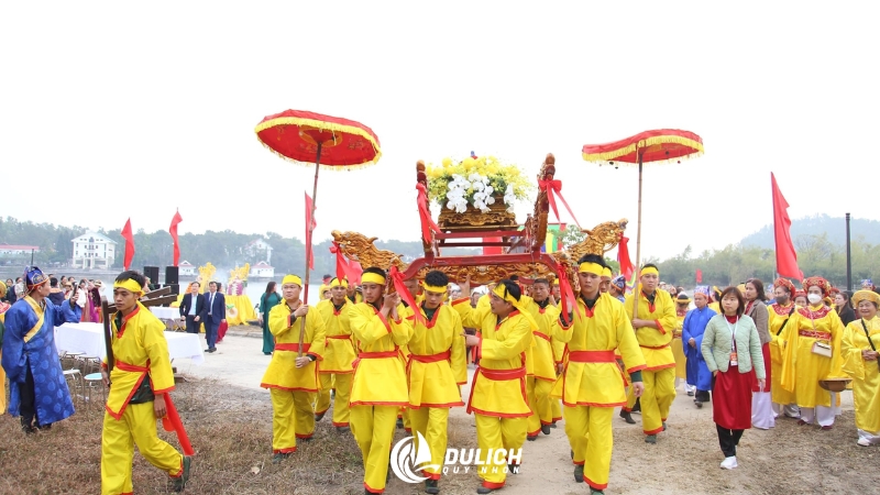Rước nước đặc sắc trong hội xuân Côn Sơn