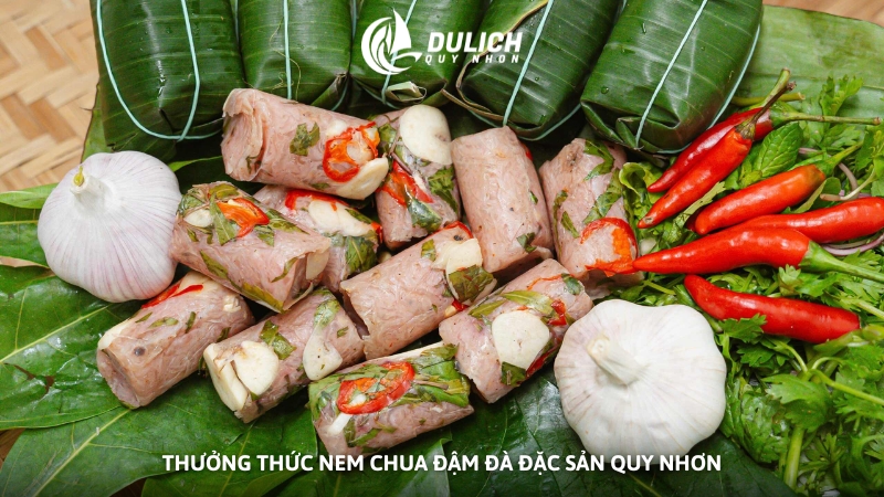 Thưởng thức nem chua đậm đà đặc sản Quy Nhơn