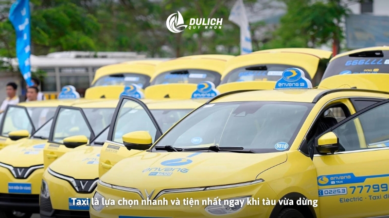 Taxi là lựa chọn nhanh và tiện nhất ngay khi tàu vừa dừng