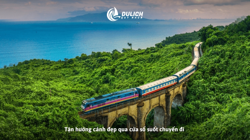Tận hưởng cảnh đẹp qua cửa sổ suốt chuyến đi