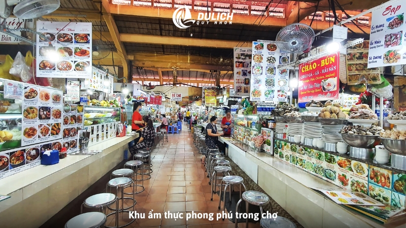 Khu ẩm thực phong phú trong chợ